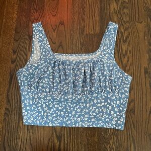 ROMWE Blue and White Floral Crop Top